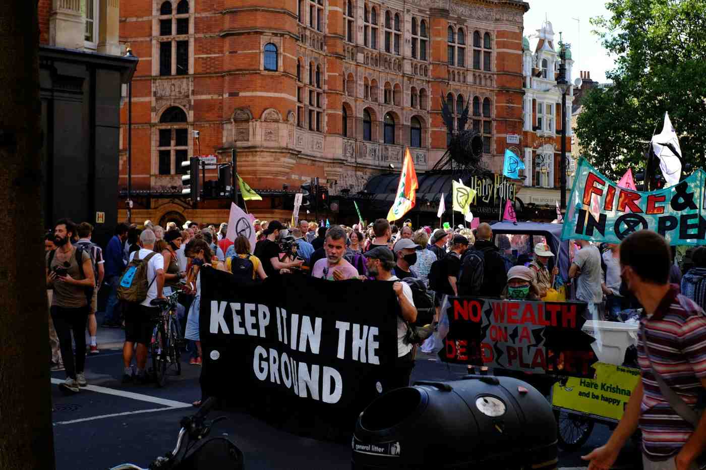 Contrasting Climate Change & Global Warming scenario